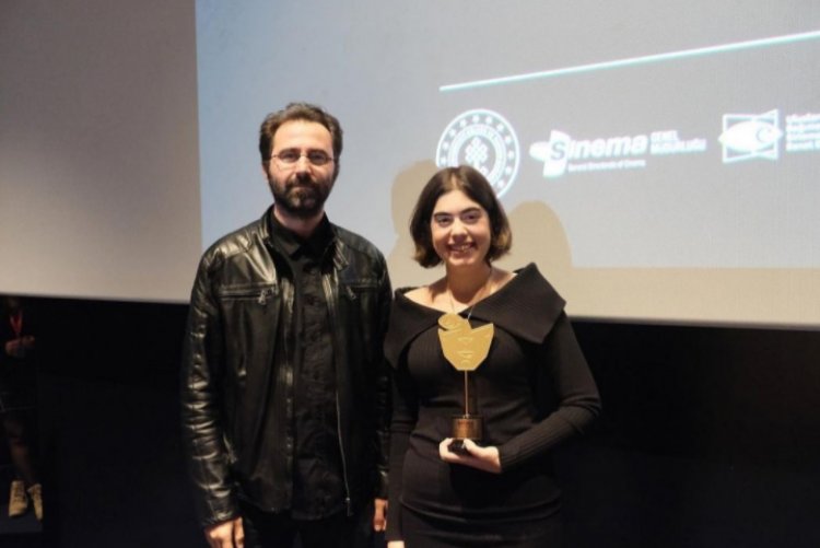 Öğrencilerimizden Öykü Develioğlu, Uluslararası Distopya Film Festivali Senaryo Yarışması’nda Birinci Oldu 