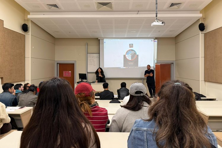 TRT Belgesel Ekibi, Radyo, Televizyon ve Sinema Bölümü'nü Ziyaret Etti