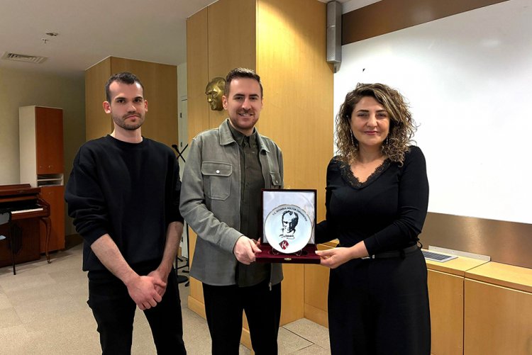 "Prompt'tan Sahneye: Yapay Zekâ ile Sinematik Dünya Kurmak"