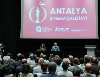 Doç. Dr. Perihan Taş Öz, 61. Uluslararası Antalya Altın Portakal Film Festivali “Sinema Çalıştayı”nda Düzenleme Kurul Başkanlığı Yaptı