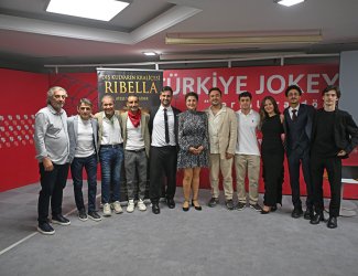 Radyo, Televizyon ve Sinema Bölümü Öğrencilerimizim Belgeselinin Ön Gösterimi Veliefendi Hipodromu'nda Yapıldı