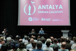 Doç. Dr. Perihan Taş Öz, 61. Uluslararası Antalya Altın Portakal Film Festivali “Sinema Çalıştayı”nda Düzenleme Kurul Başkanlığı Yaptı